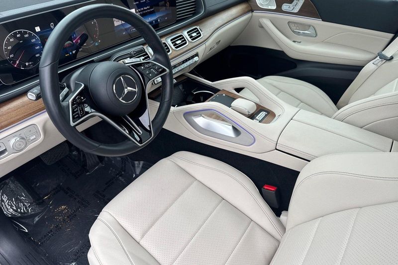 Used 2025 Mercedes-Benz GLS 450Image 10