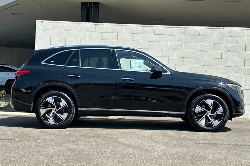 2024 Mercedes-Benz GLC 300Image 3