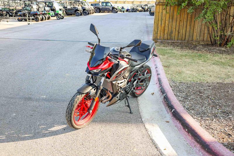 USED 2025 KAWASAKI Z500 SE ABS Image 3