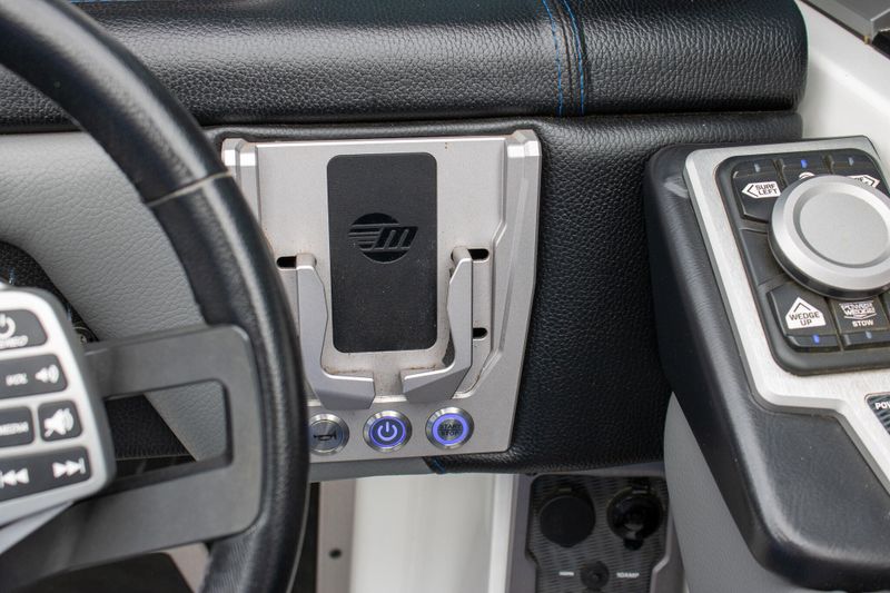 USED 2022 MALIBU M240 Image 25