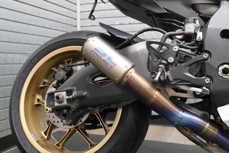 USED 2022 YAMAHA YZF-R1 Image 14