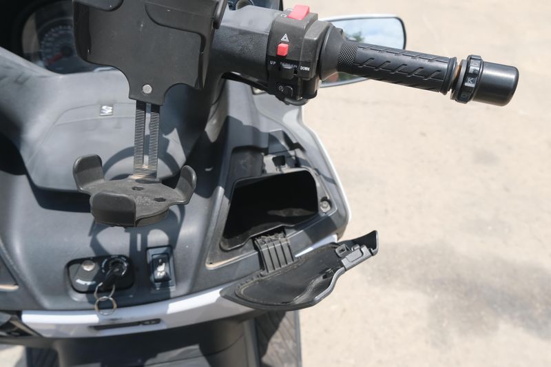 2018 Suzuki BURGMAN 650 ABS WHITE Image 14