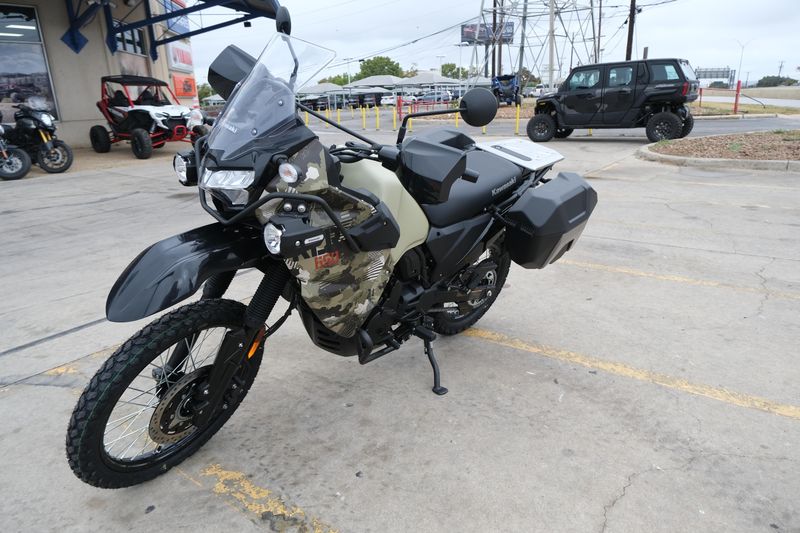 2025 Kawasaki KLR 650 ADVENTURE ABS CYPHER CAMO TAN AND METALLIC MATTE CARBON GRAYImage 20