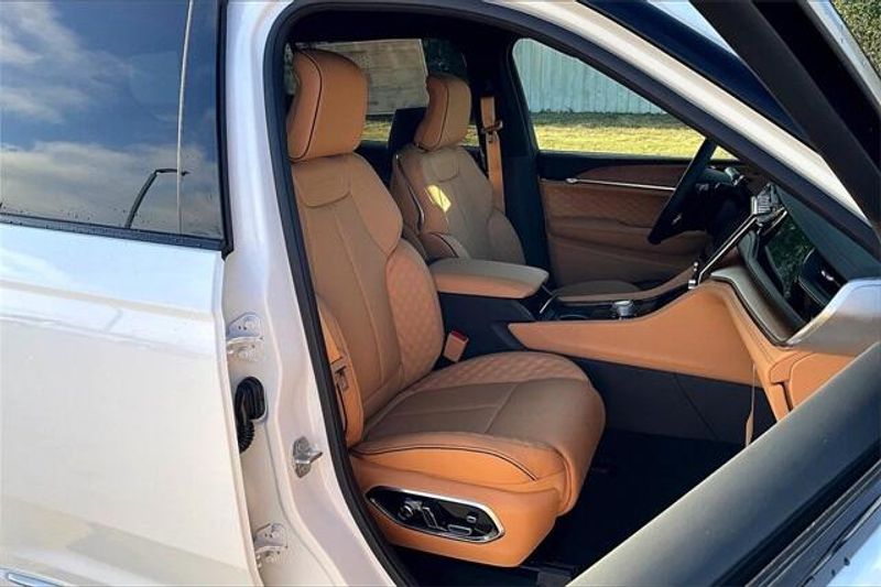 2025 Jeep Grand Cherokee L Summit Reserve 4x4Image 11