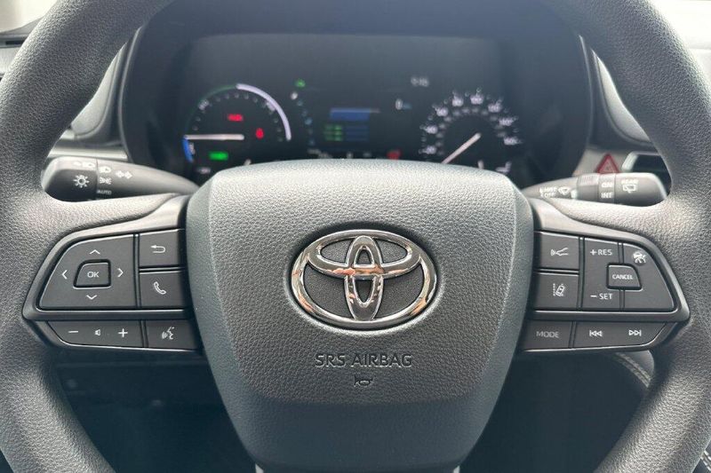 New 2026 Toyota Sienna LEImage 26