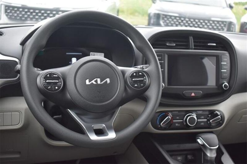 New 2025 Kia Soul LXImage 17