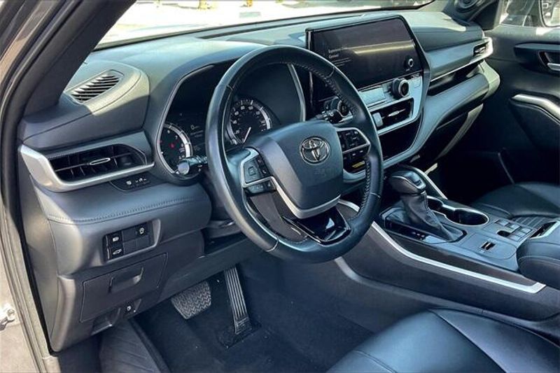 Used 2023 Toyota Highlander XSEImage 14