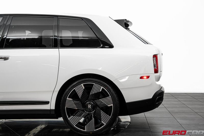 Used 2024 Rolls-Royce Cullinan Black Badge *BESPOKE INTERIOR*Image 16