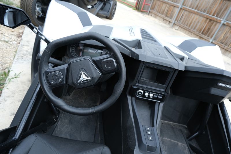 2024 Polaris SLINGSHOT SLR AUTODRIVE MOONLIGHT SHADOW Image 5