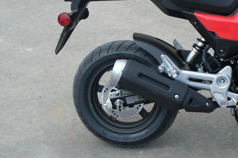 2025 Honda GROM CHERRY RED Image 15
