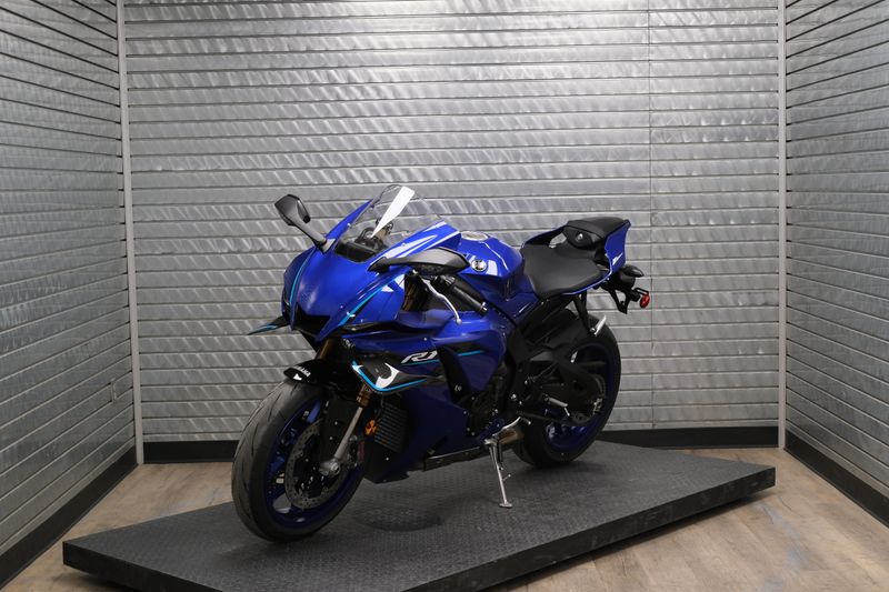 NEW 2026 YAMAHA YZF-R1 Image 8