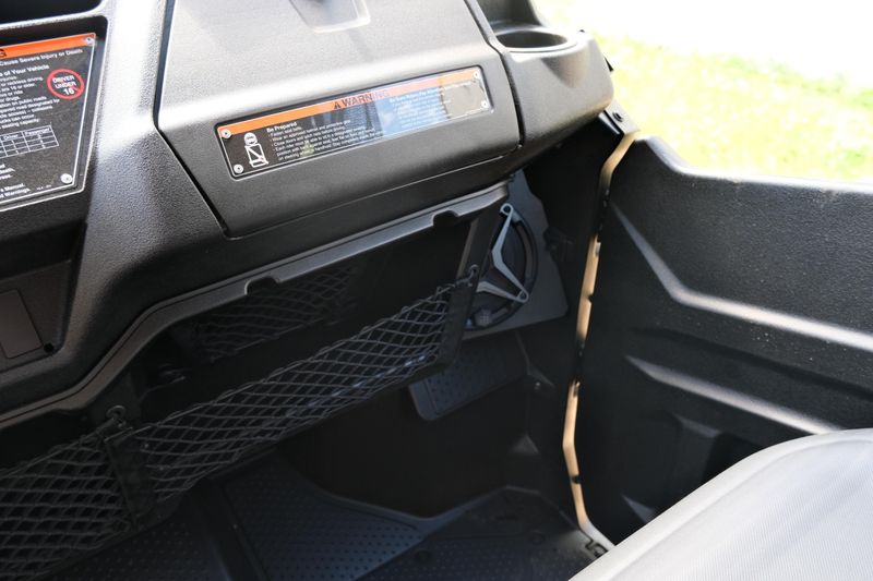 2025 Honda PIONEER 10005 TRAIL SE MATTE GRAY METALLIC Image 21