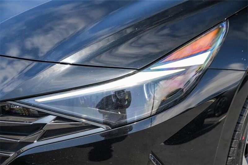 2023 Hyundai Elantra LimitedImage 10