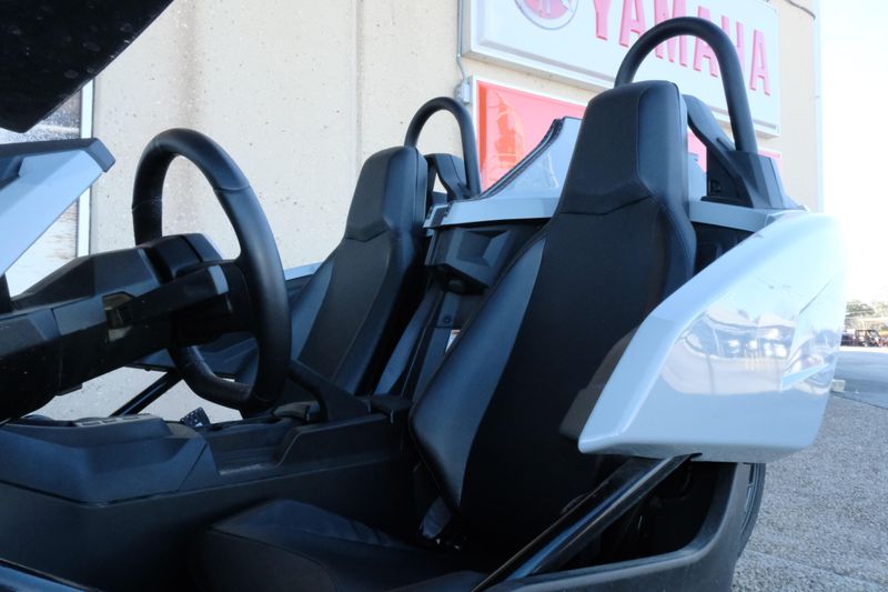 2024 Polaris SLINGSHOT SL AUTODRIVE OCEAN GRAYImage 12