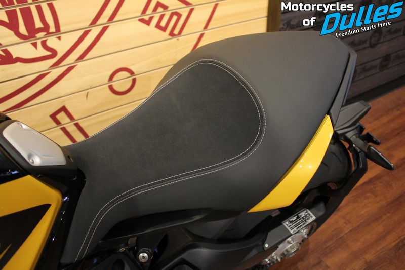 2023 MV Agusta Dragster RR SCS Image 14