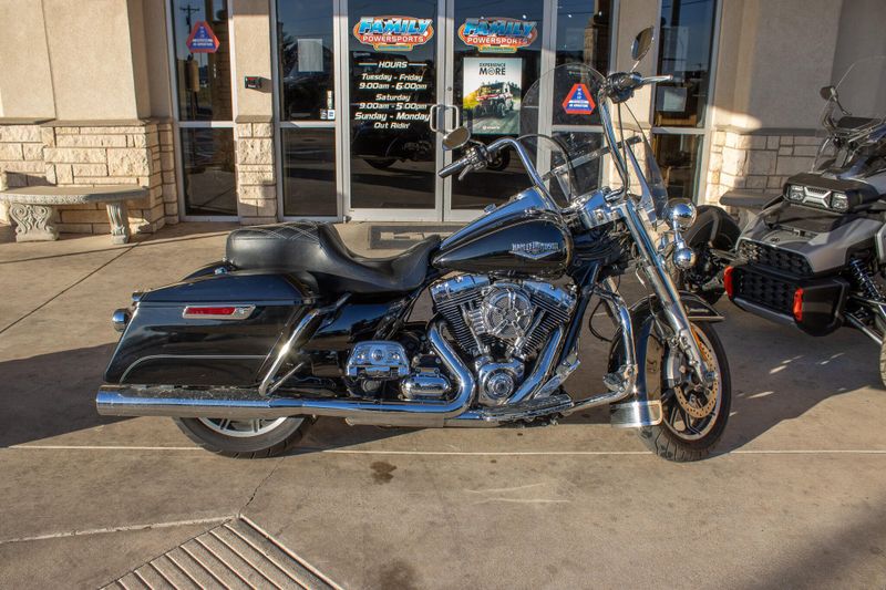 USED 2015 HARLEY ROAD KING BASE Image 1