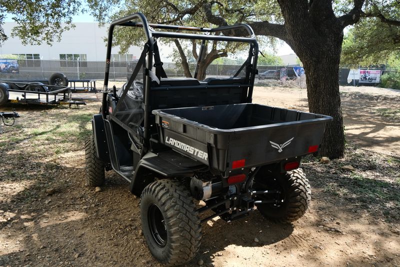 NEW 2025 LANDMASTER AMP STANDARD CAB CLASSIC EDITION Image 5