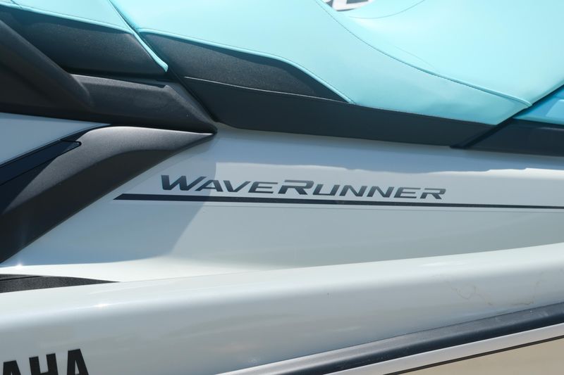 2025 Yamaha FX CRUISER HO WITH AUDIO MINT AND PEARL Image 10