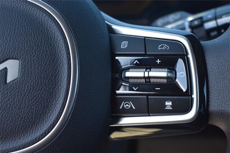 2025 Kia Carnival LXImage 22
