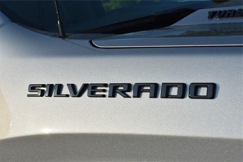 New 2025 Chevrolet Silverado 1500 CustomImage 12