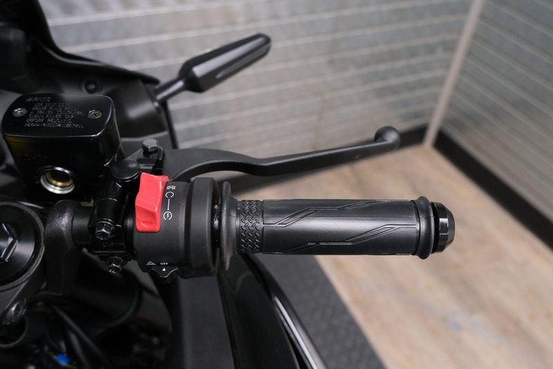 NEW 2026 YAMAHA YZFR3 ABS Image 19