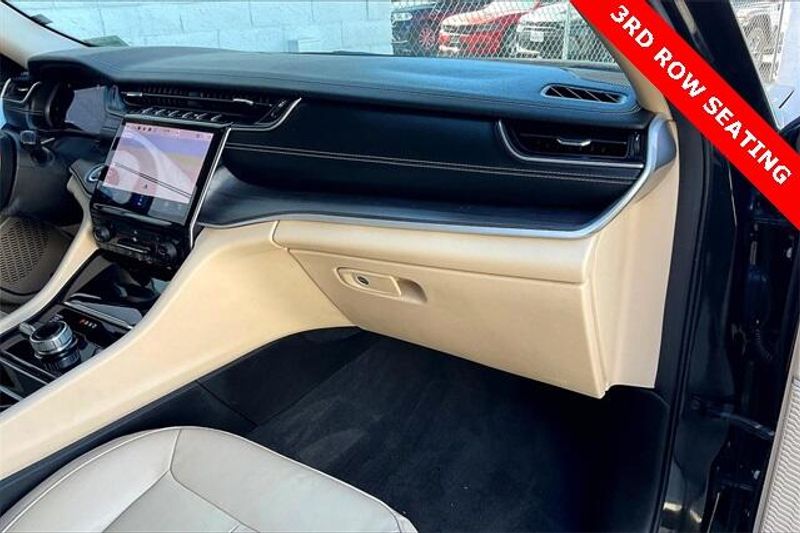 Used 2021 Jeep Grand Cherokee L LimitedImage 16