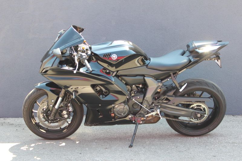 Used 2025 Yamaha YZF R7 Image 1