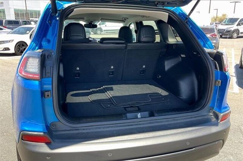 Used 2023 Jeep Cherokee AltitudeImage 32