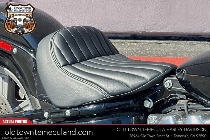 2023 Harley-Davidson Softail in a Black exterior color. BMW Motorcycles of Temecula – Southern California (951) 506-6903 bmwmotorcyclesoftemecula.com 