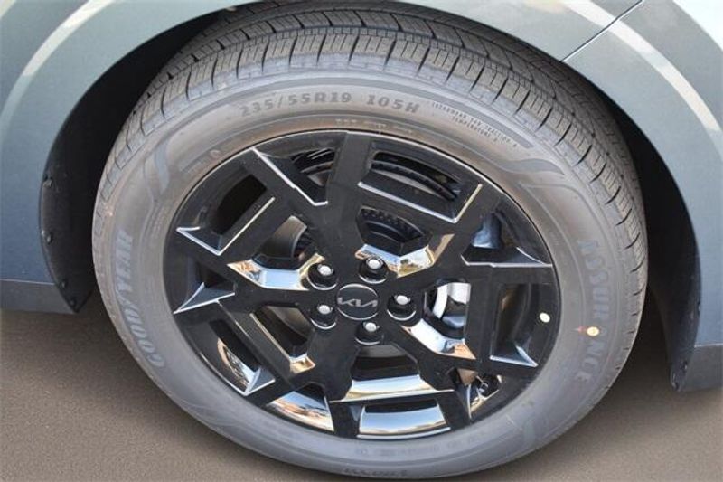 New 2026 Kia Carnival Hybrid SX PrestigeImage 11