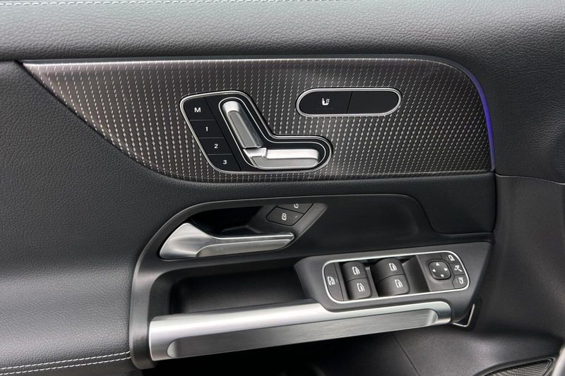 2023 Mercedes-Benz EQB 300Image 11