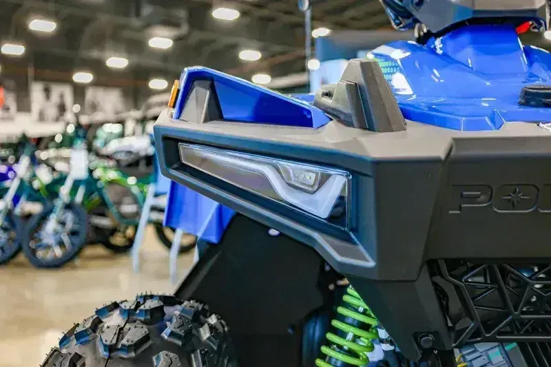 2025 Polaris OUTLAW 70 EFI VELOCITY BLUE AND LIFTED LIMEImage 10