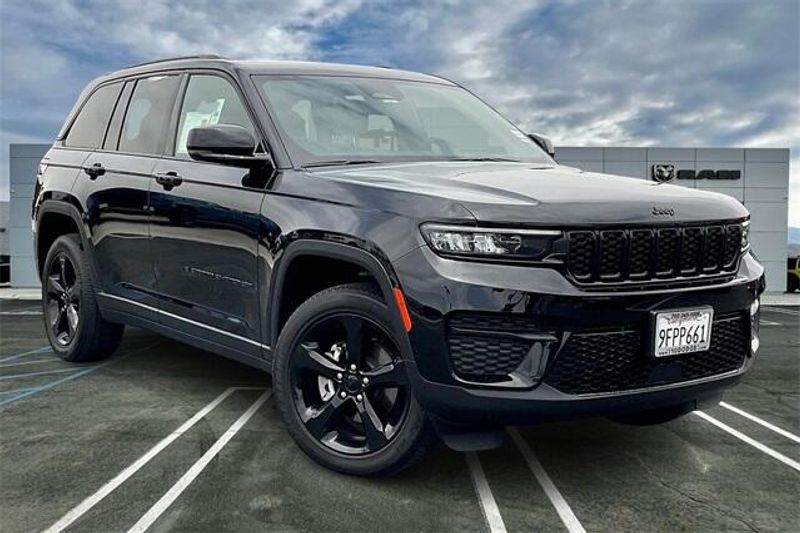 2023 Jeep Grand Cherokee AltitudeImage 12