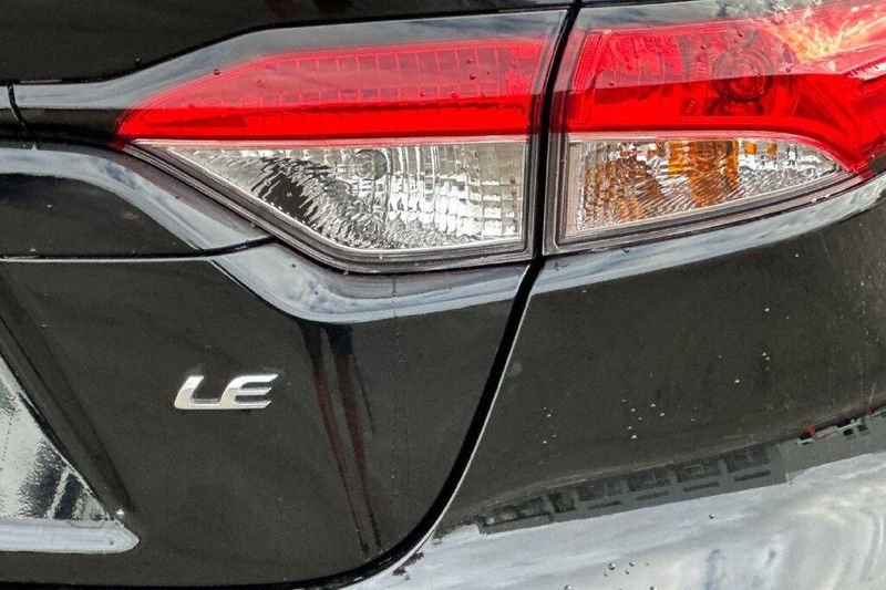 Used 2025 Toyota Corolla LEImage 23
