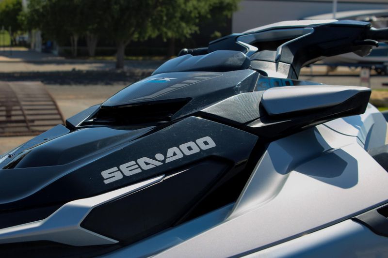 2021 SEADOO GTX 300 LTD SILVER Image 26