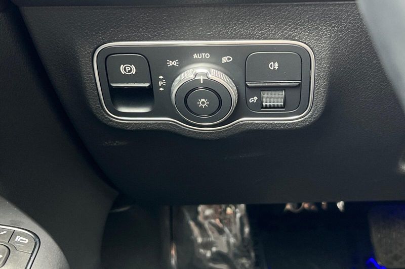 2023 Mercedes-Benz EQB 300Image 32