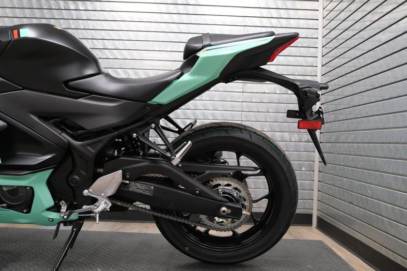 NEW 2026 YAMAHA YZFR3 ABS Image 17