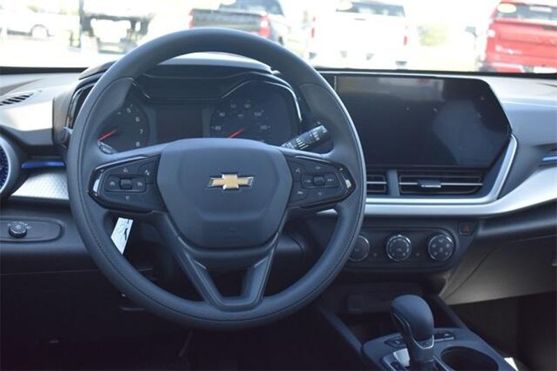 2025 Chevrolet Trax LSImage 17