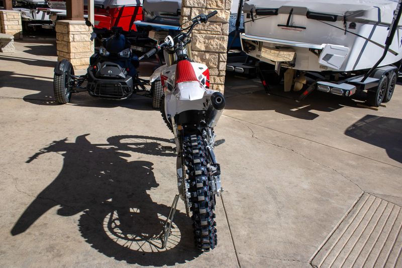 NEW 2026 YAMAHA YZ250 70TH ANNIVERSARY EDITION Image 7