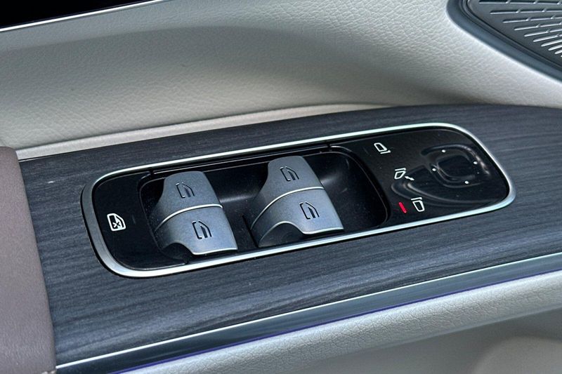 Used 2023 Mercedes-Benz EQS 580Image 12