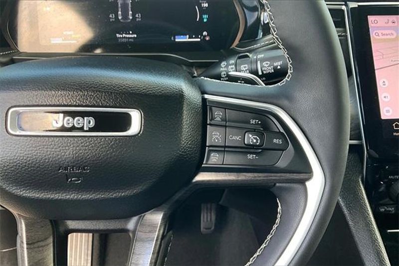 2022 Jeep Cherokee Limited 4xe photo 17
