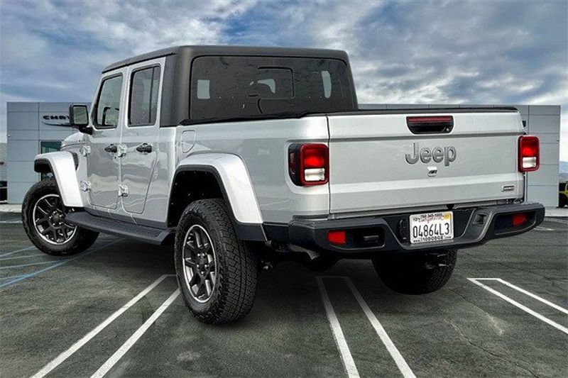 2022 Jeep Gladiator OverlandImage 10