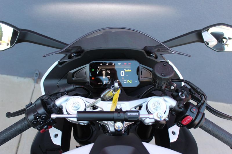 2025 CFMOTO 675SS Image 2