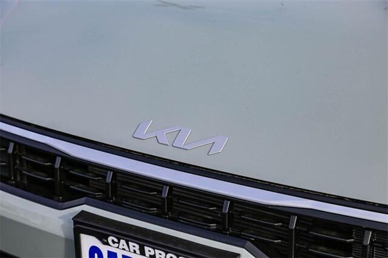 New 2025 Kia K4 GT-LineImage 14