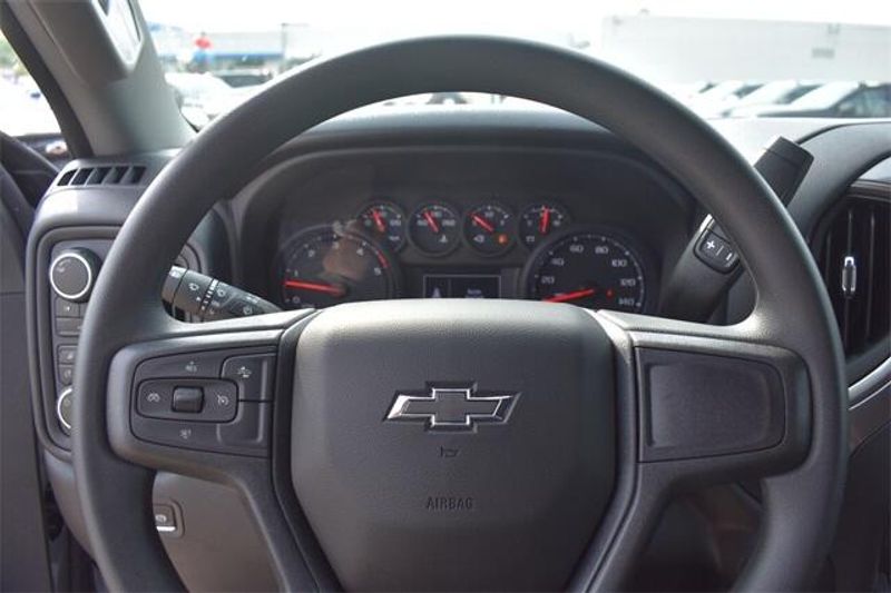2025 Chevrolet Silverado 2500HD CustomImage 29