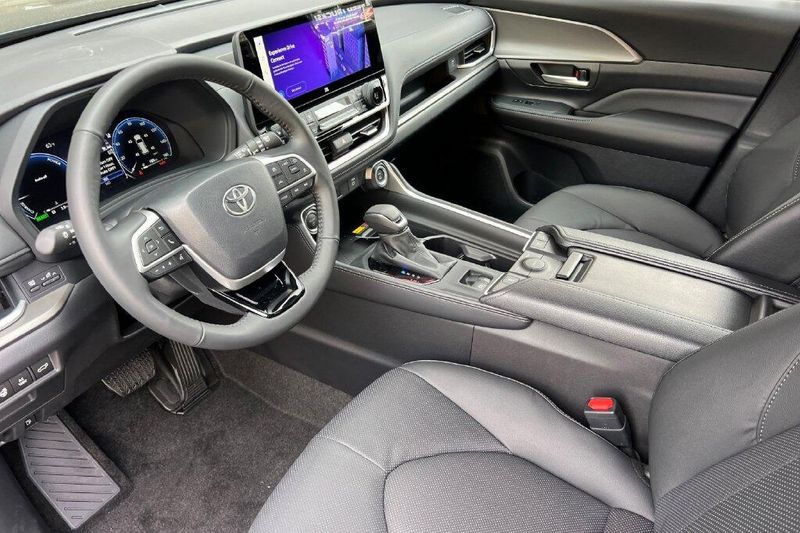 New 2026 Toyota Grand Highlander Hybrid Nightshade EditionImage 9