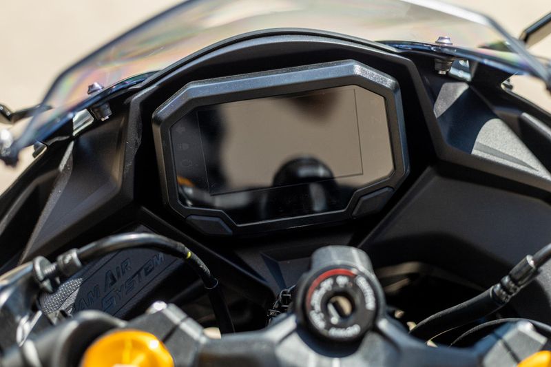 New 2025 Kawasaki NINJA ZX4R ABS METALLIC SPARK BLACK Image 13