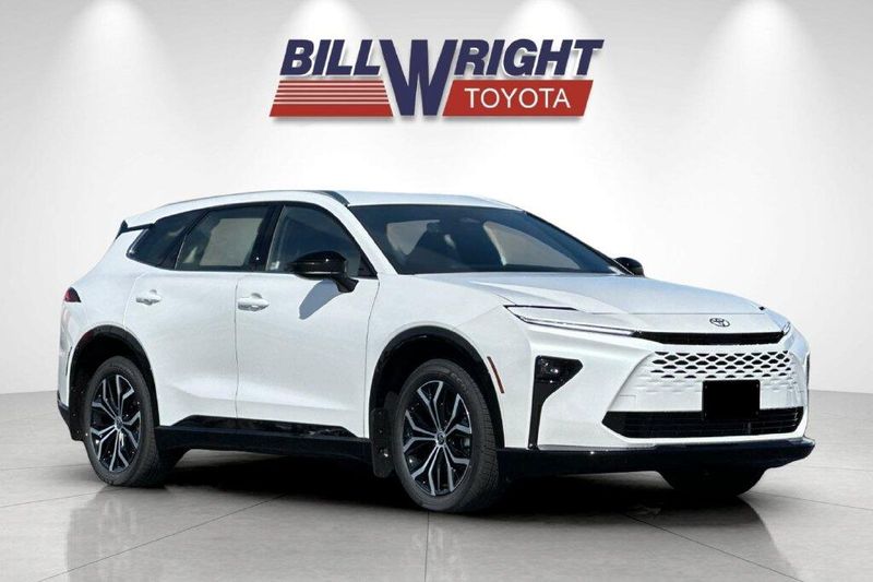 New 2026 Toyota Crown Signia XLEImage 1