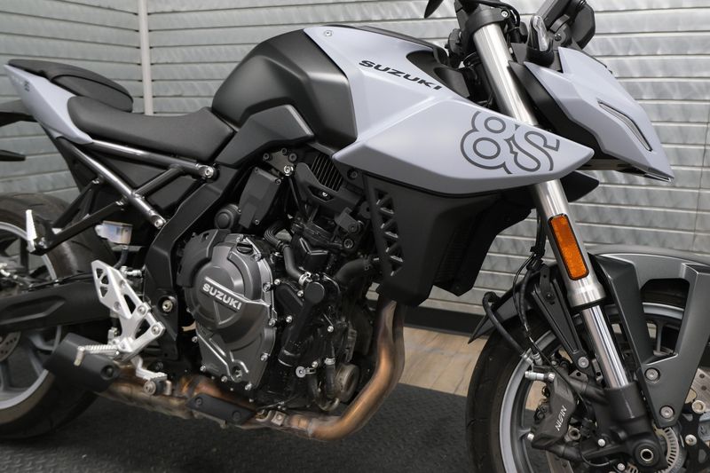 USED 2024 SUZUKI GSX8S Image 10