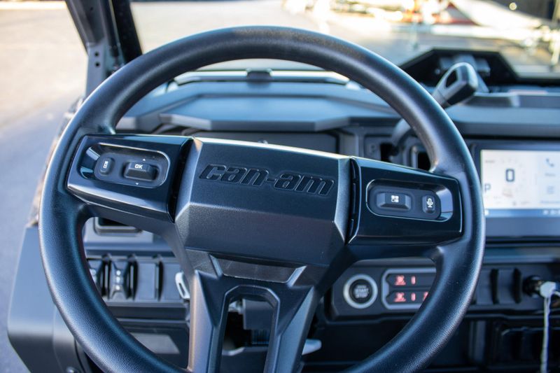 NEW 2026 CAN-AM DEFENDER MAX XT HD11 WITH 1025 INCH TOUCHSCREEN Image 38